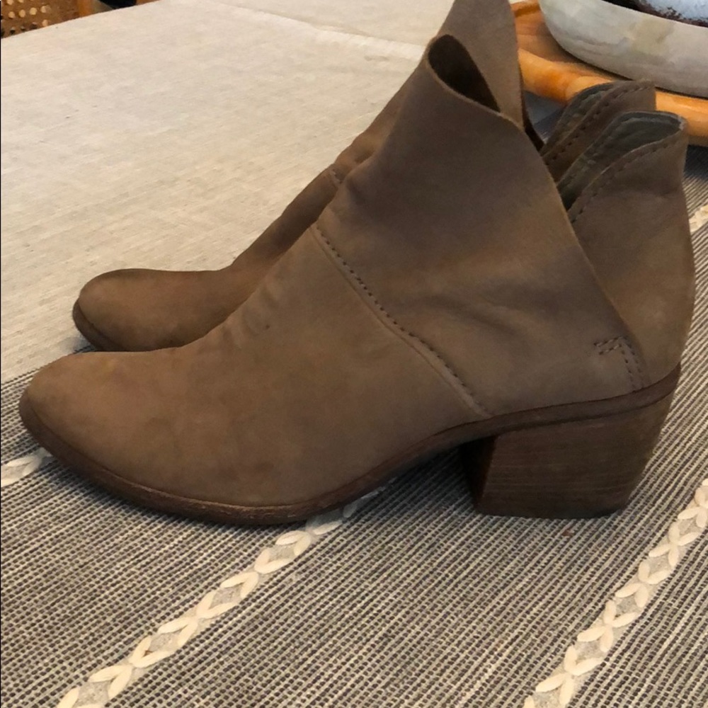 Dolce vita 7.5 tan bootie